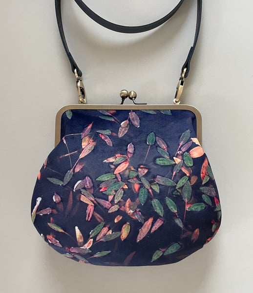 Image of Lochan leaf, large velvet kisslock bag