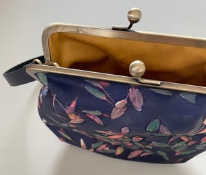 Image of Lochan leaf, large velvet kisslock bag