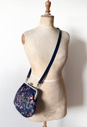Image of Lochan leaf, large velvet kisslock bag
