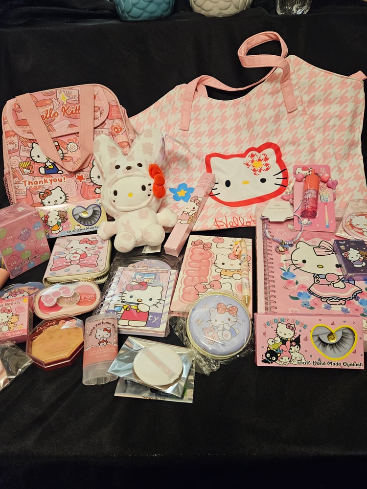 Image of Hello Kitty Shoulder Bag Bundle 