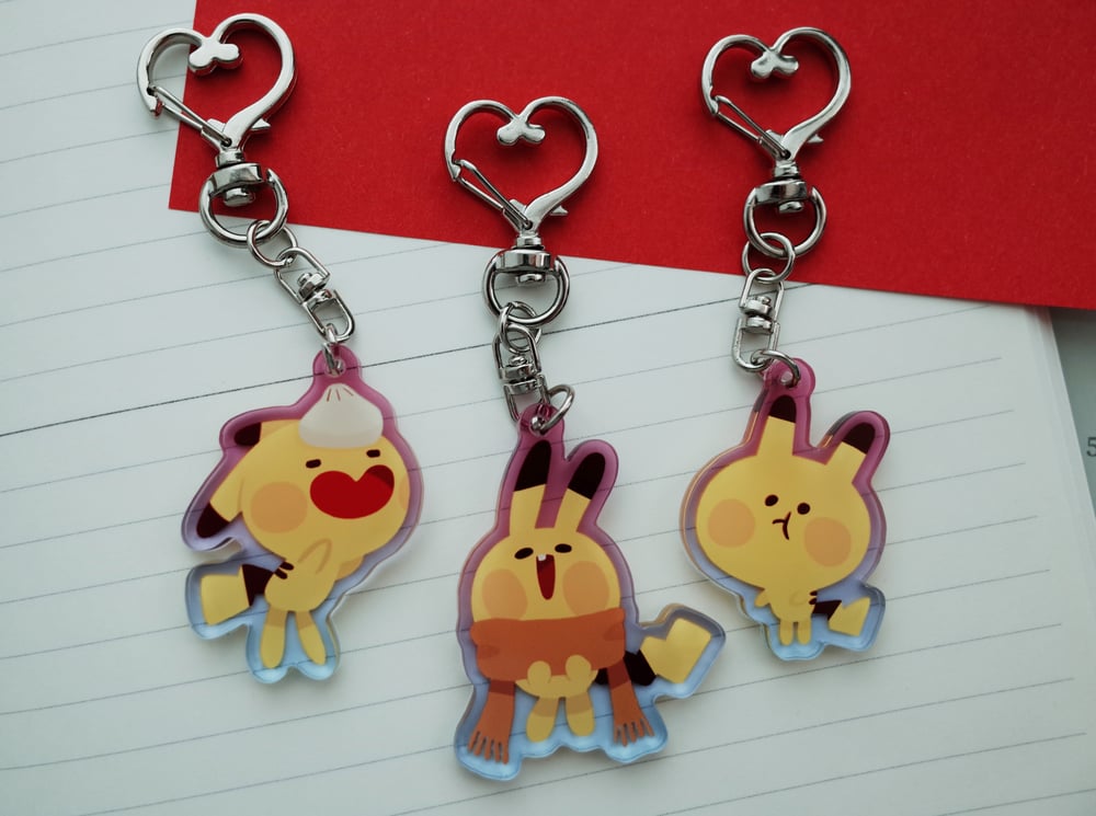 Image of 6 Pikachus | Clear acrylic keychains