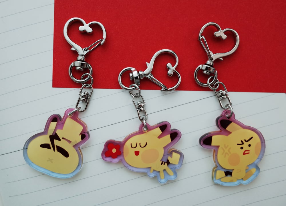 Image of 6 Pikachus | Clear acrylic keychains