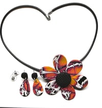 Image 3 of Flower Power Necklace and Stud Earring Set Pinks (PCJ006)