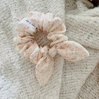 Petal scrunchie