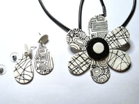 Image 2 of Flower Power Necklace and Stud Earring Set Black and White  (PCJ009)
