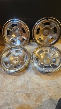 Image 8 of 240z Series 1 "D" Hubcaps - set of 4 - original - 001