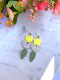 Image 2 of Tulip Duo