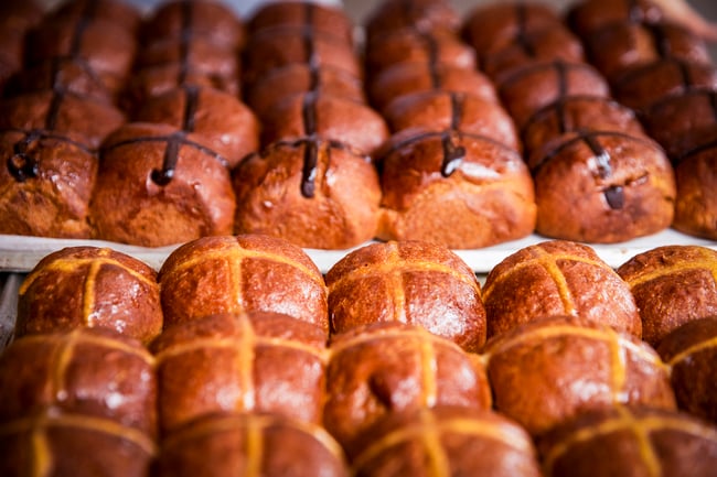 6 Classic Hot Cross Buns