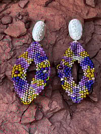 Image 1 of Boucles d’oreilles « Poussières d’étoiles » grenat et olive