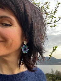 Image 2 of Boucles d’oreilles « Poussières d’étoiles » turquoise et violet