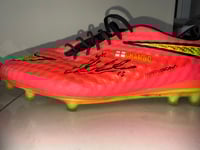Image 4 of Oxlade-chamberlain match worn and signed boots 20326