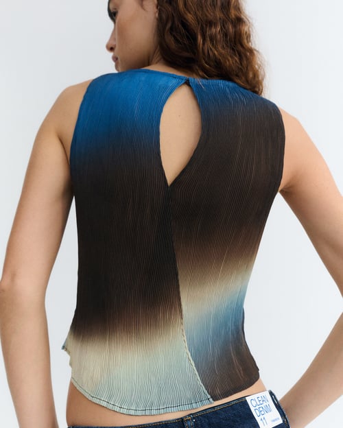 Image of 1-Top plisado marron Dora