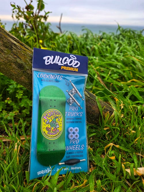 Image of Rocha Pear | The Oeste Selection | Premium Fingerboard 🔥