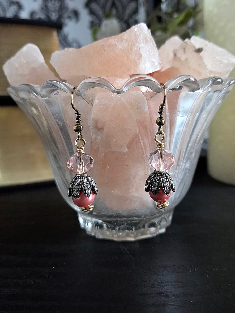 Image of Vintage Inspired Dusty Pink Pearl Dangle Earrings