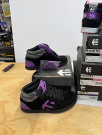 Image 4 of Vintage Etnies Rookie women’s 