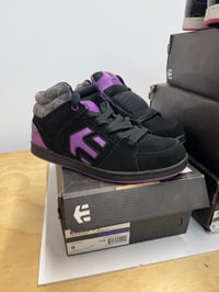 Image 10 of Vintage Etnies Rookie women’s 