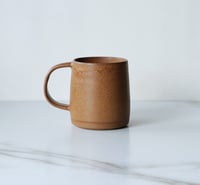 Image 2 of 16 oz mug in Rust