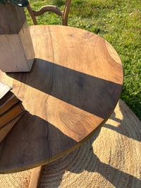 Image 2 of Table ronde - Joséphine