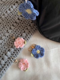Image 1 of spring series 🌸 crochet flowers keychains