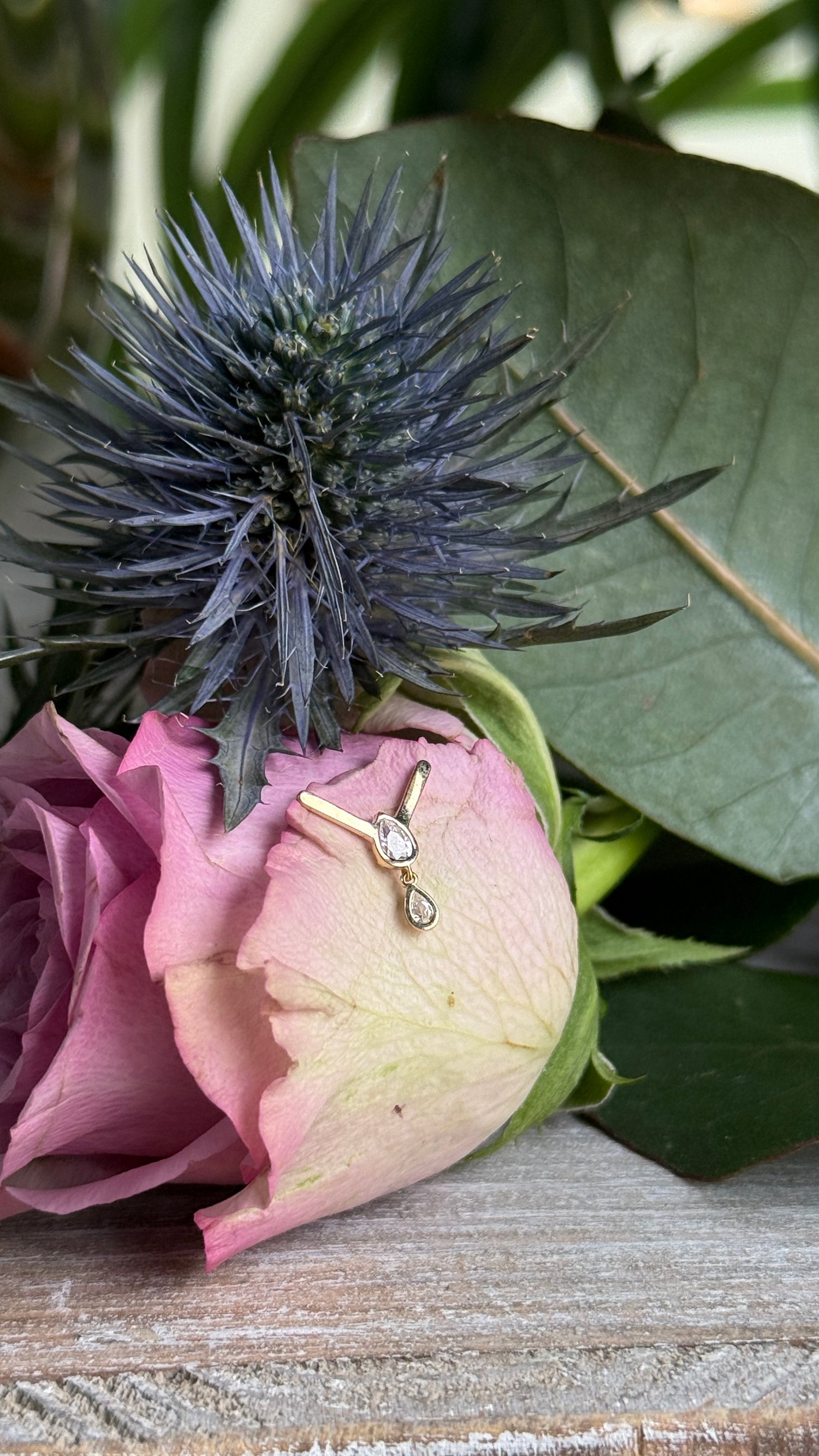 Image of V drop 14k yellow gold