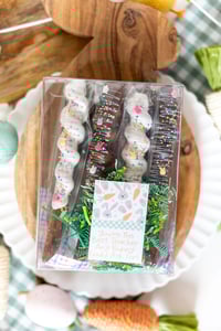 Egg-stra Pretzee Gift Box