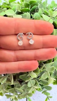 Mother of pearl swirl stud droplets