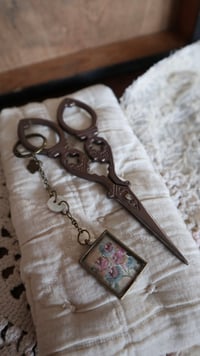 Image 1 of Scissors fob English rose 4