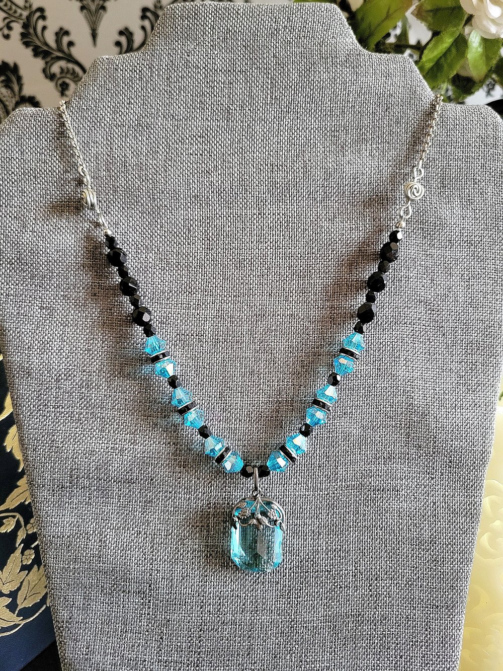 Image of Blue Filigree Vintage Pendant Necklace