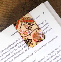 Image 1 of Handmade Japanese Gold Magnetic Bookmark, gift, read, book, red, black, planner, journal, notebook
