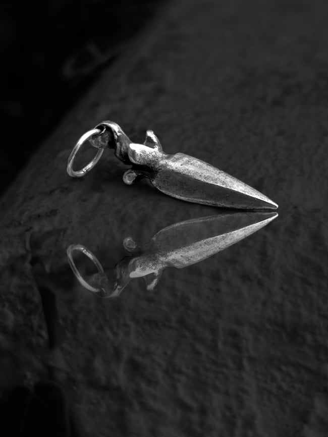 Quatro (4) petal Dagger 