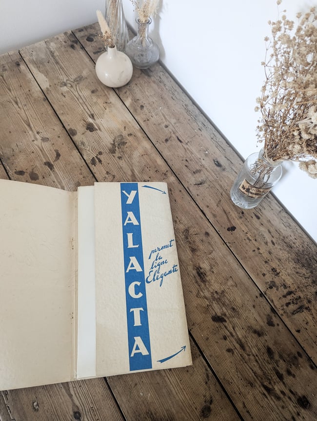 Croquis élégants. 29 planches Robes hiver 1951.