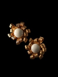 Image 1 of Kami Flower Clip