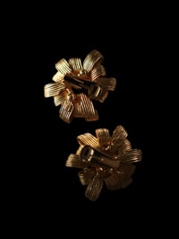 Image 2 of Kami Flower Clip