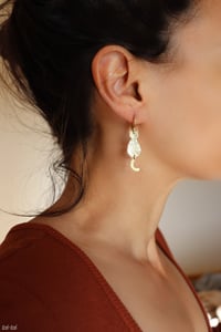 Image 2 of Boucles "Chat perché"