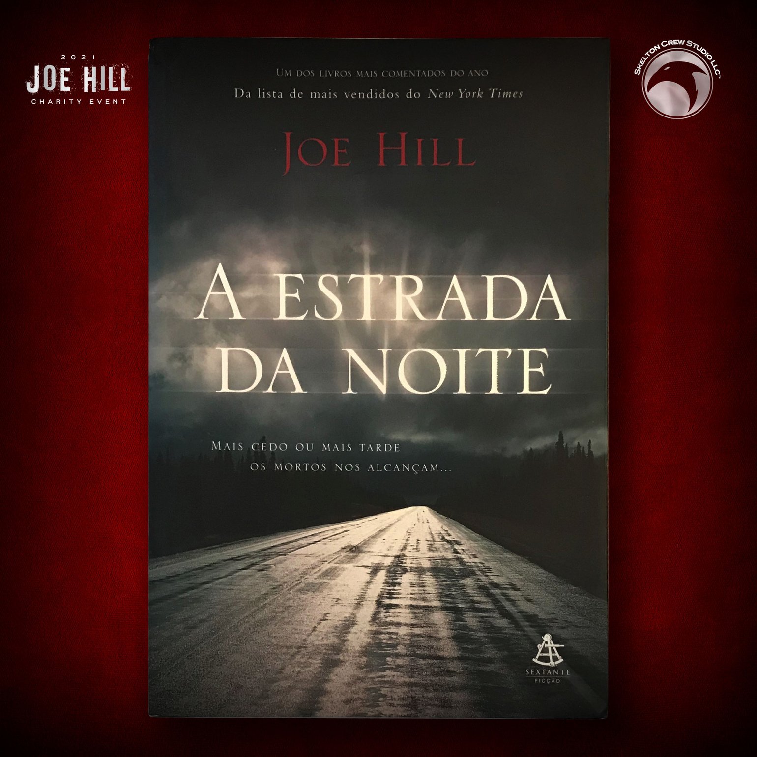 Image of JOE HILL 2026 CHARITY EVENT 102: SIGNED Heart-Shaped Box TPB - Portuguese DAMAGED