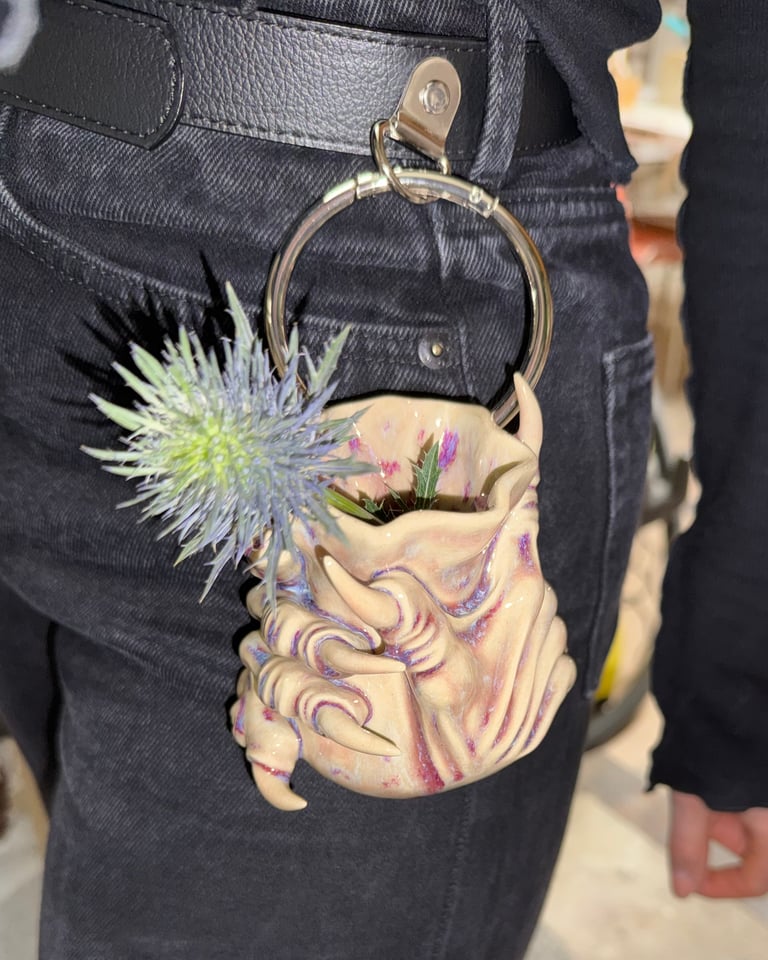 Mini vase with keychain Image 4