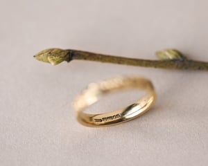 Image of 18ct yellow gold 3mm flat court 'fir engraved' ring