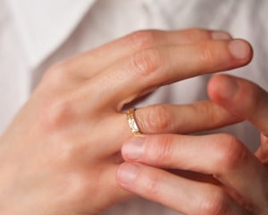 Image of 18ct yellow gold 3mm flat court 'fir engraved' ring