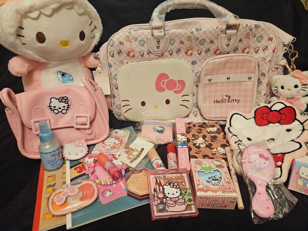 Image of Hello Kitty Travel Bag Bundle 