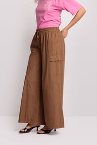 Image 4 of PANTALÓN MARRÓN KOCCA 