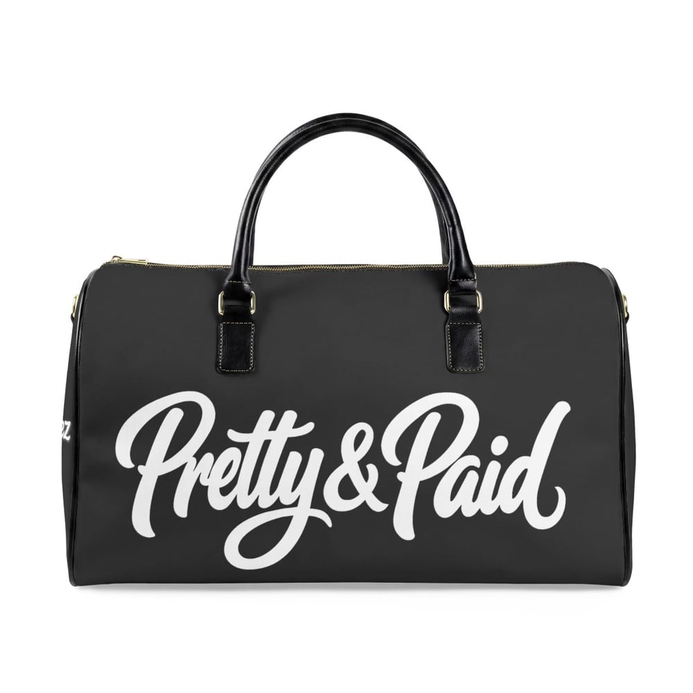 Image of Pretty & Paid Leather Travel Bag — Chic Weekend Duffel for Stylish Travelers