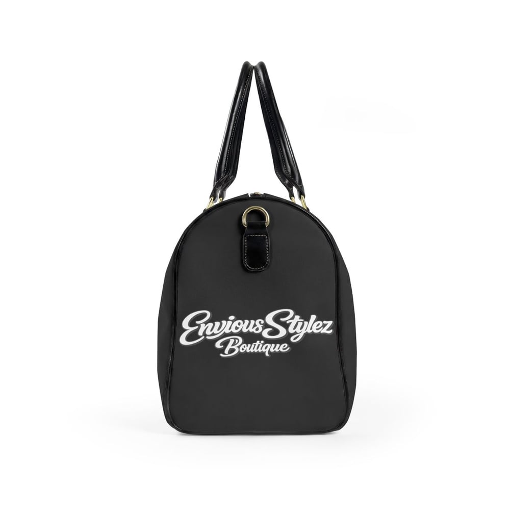 Image of Pretty & Paid Leather Travel Bag — Chic Weekend Duffel for Stylish Travelers