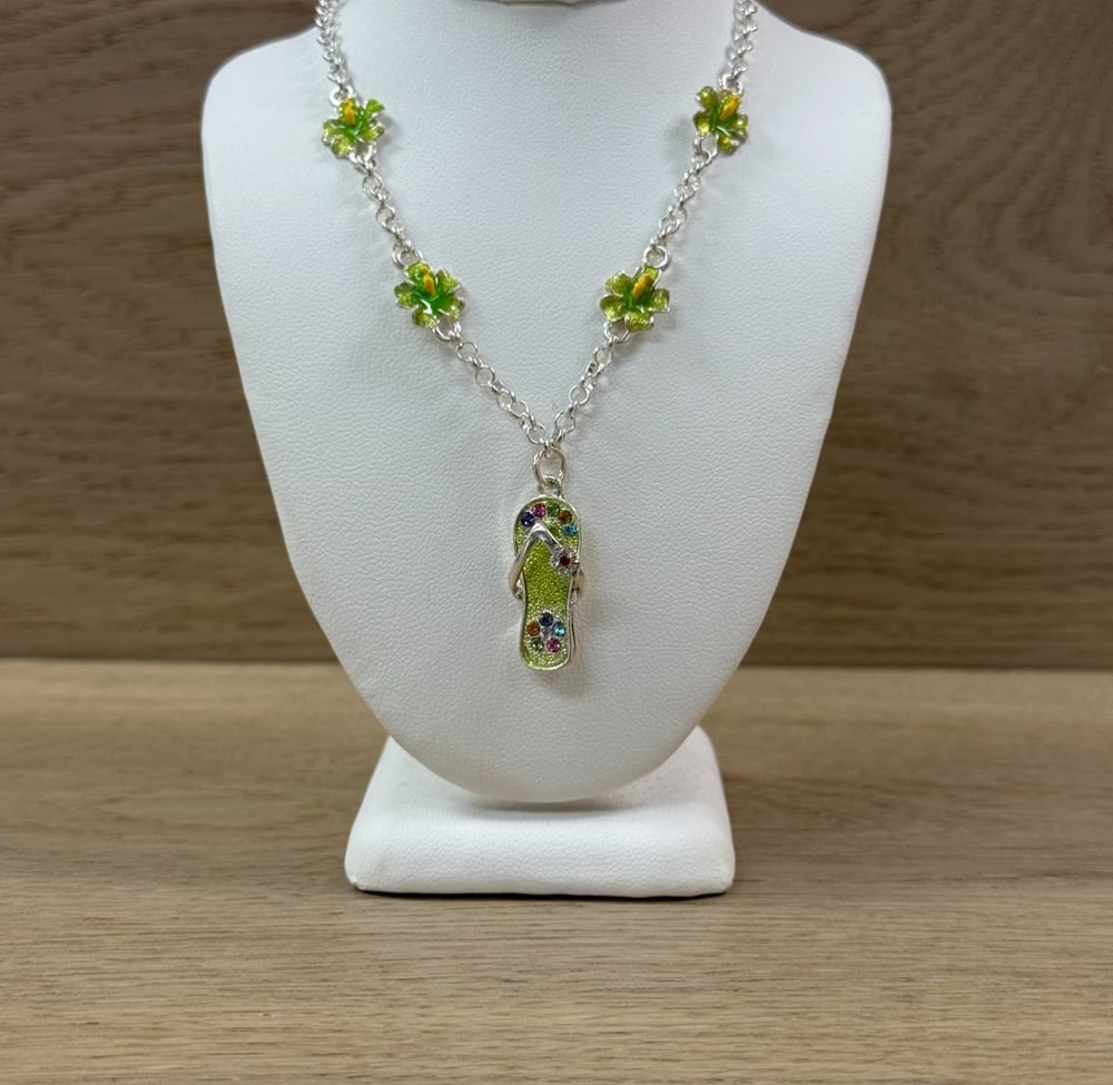 Image of GREEN HIBISCUS SLIPPAH WOMEN'S NECKLAC