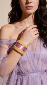Image 2 of Bracciale bangle artigianale in pelle ESSENTIAL MEDIUM - Solstizio