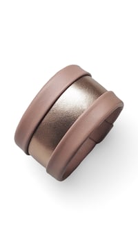 Image 1 of Bracciale bangle artigianale in pelle ESSENTIAL MEDIUM - Miele