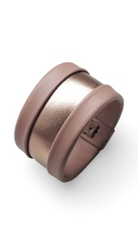 Image 3 of Bracciale bangle artigianale in pelle ESSENTIAL MEDIUM - Miele