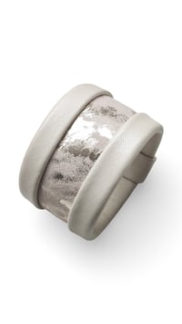 Image 1 of Bracciale bangle artigianale in pelle ESSENTIAL MEDIUM - Orizzonti