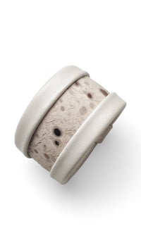 Image 1 of Bracciale bangle artigianale in pelle ESSENTIAL MEDIUM - Deserto