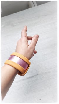 Image 6 of Bracciale bangle artigianale in pelle ESSENTIAL MEDIUM - Solstizio