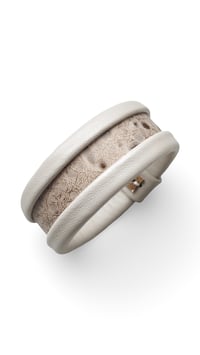 Image 1 of Bracciale bangle artigianale in pelle ESSENTIAL SMALL - Deserto